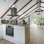 3 Bedroom Awesome In Holiday home *