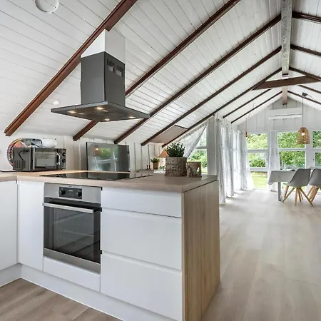 3 Bedroom Awesome In Semesterbostad *
